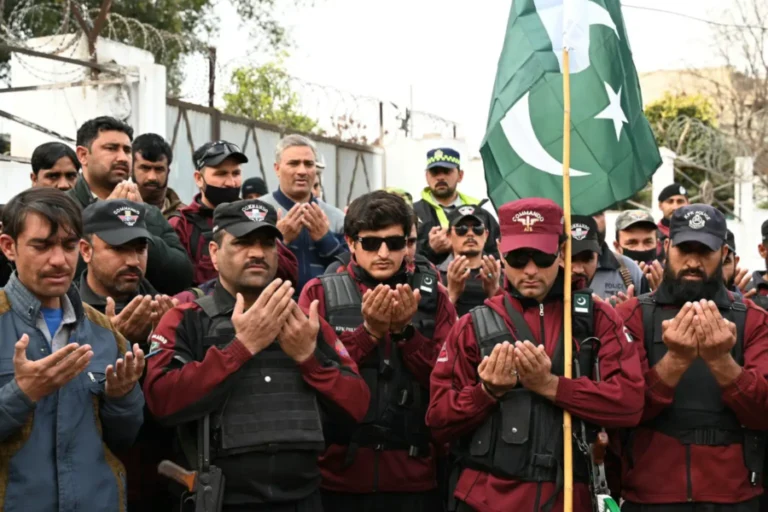 Harin Masallaci: Dan sanda ne ya kashe mutum 101 da bom a Pakistan