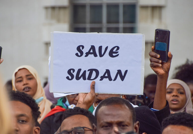 Wa ya haifar da hargitsi a kasar Sudan?