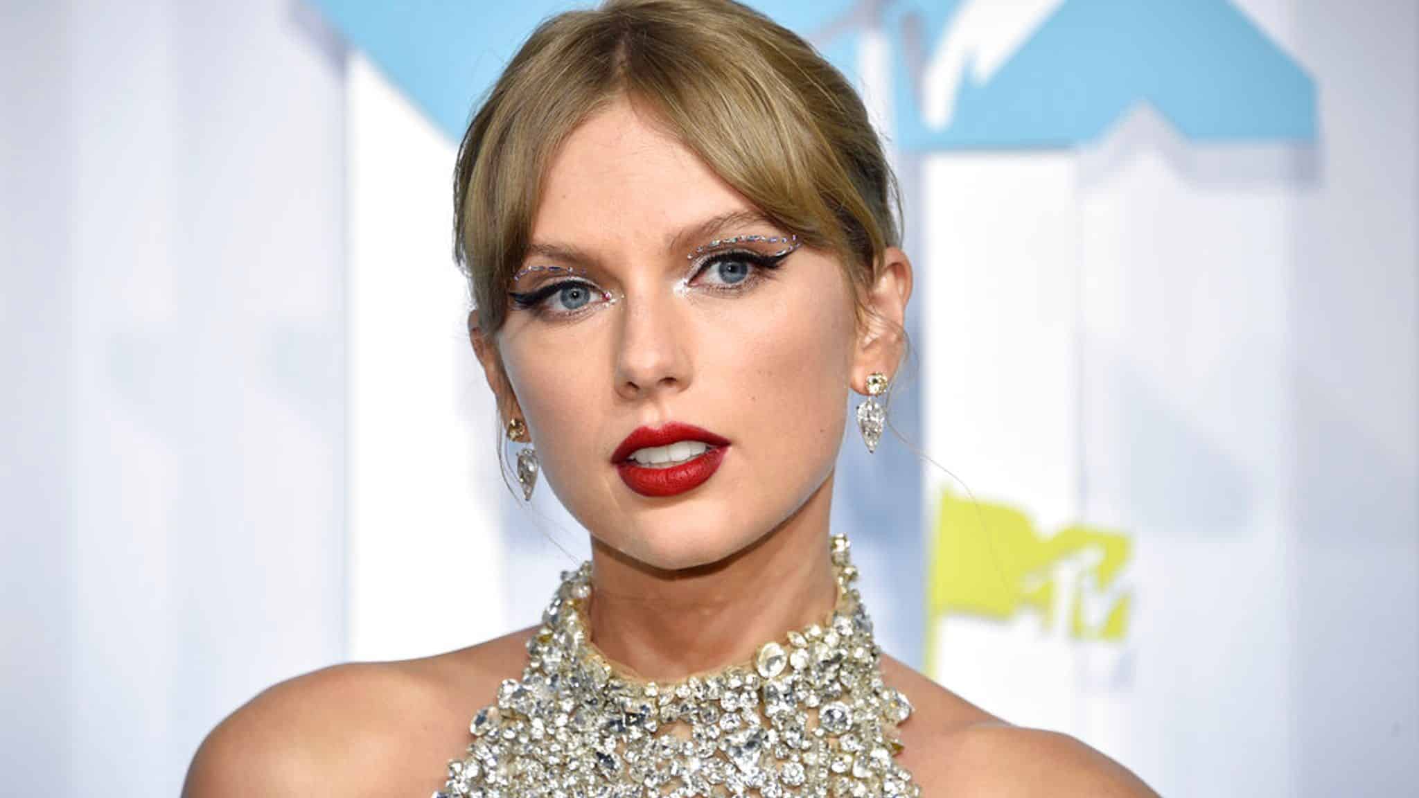 Taylor Swift Becomes First Artist With Entire Top 10 On Billboard Hot 100 Daily News 24 